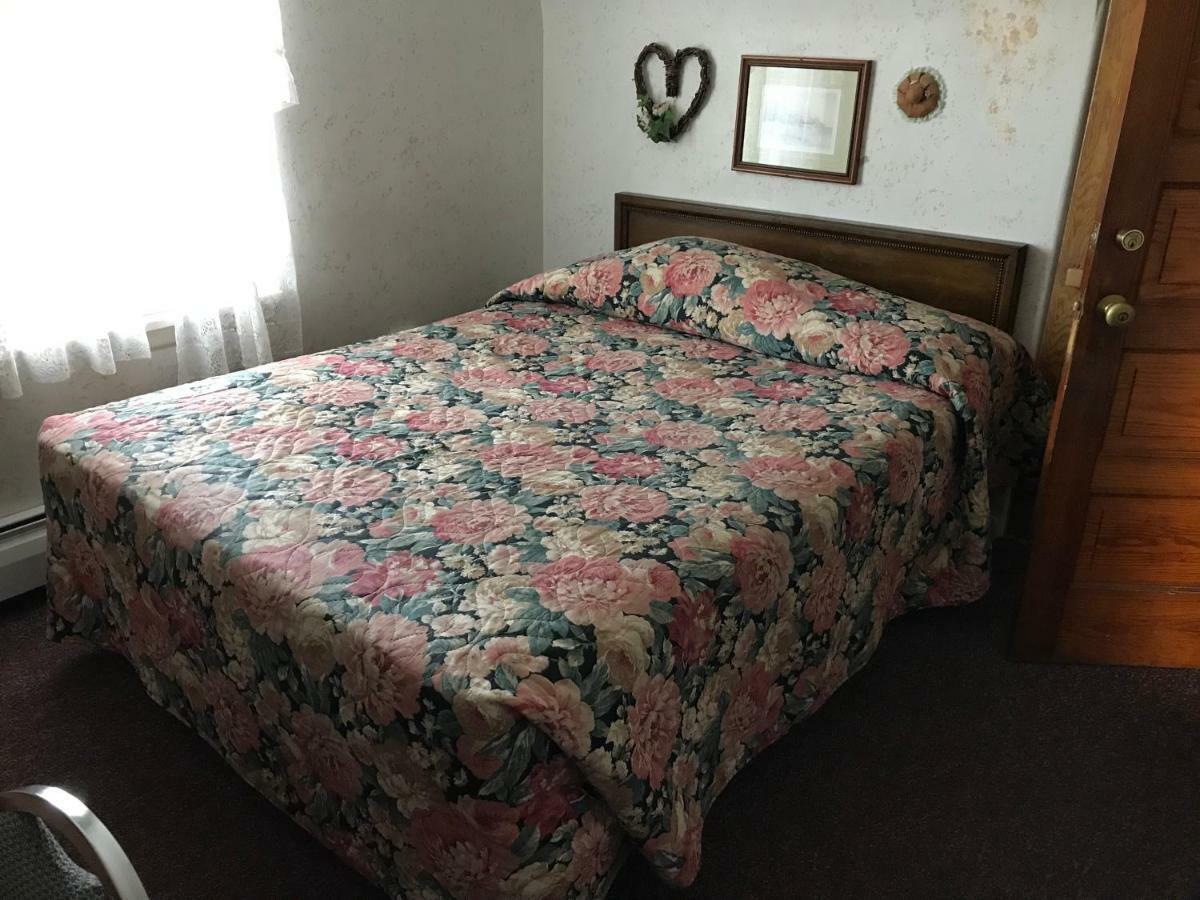 Simmons And Motel 2*
