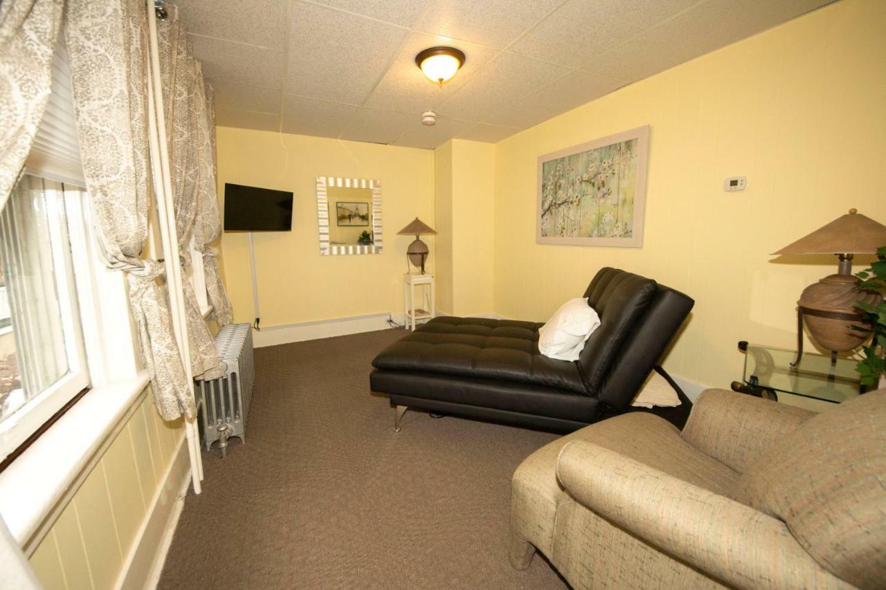 Motel Simmons And